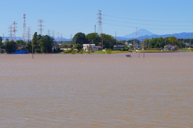 河川の氾濫による浸水のイメージ図